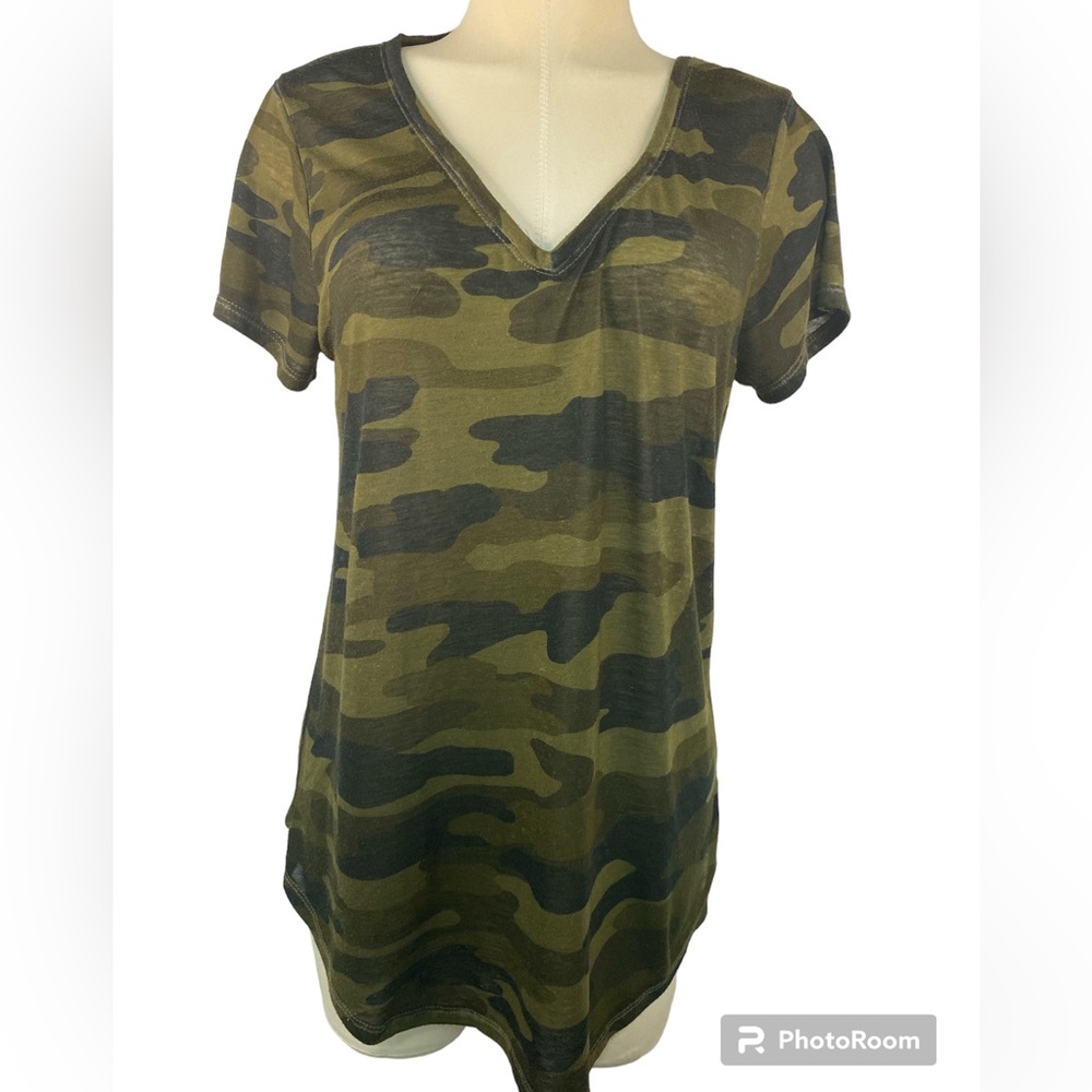 Lucky Brand Short Sleeve Camo V Neck T-Shirt Women’s Large - Picture 1 of 3